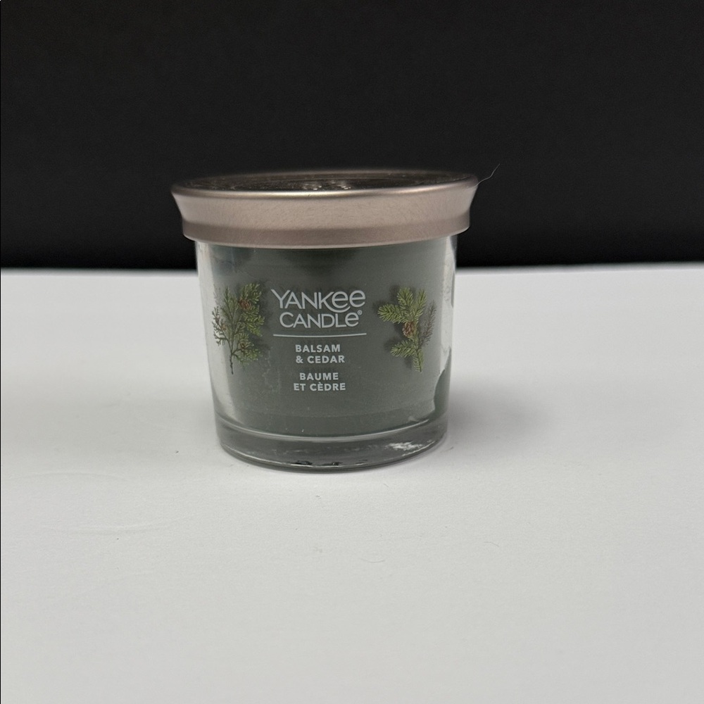 Yankee Candle Dark Green Holiday Candle Balsam and Cedar‎ Scent